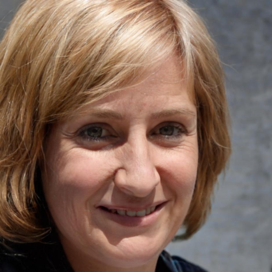 Dr. Sarah Weber, Expertin für Finanzbildung und Lernmethoden